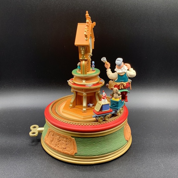 Hallmark Rotating Merry Old Toymaker Train Clock & Toys Music Box TESTED WORKS - Picture 4 of 14